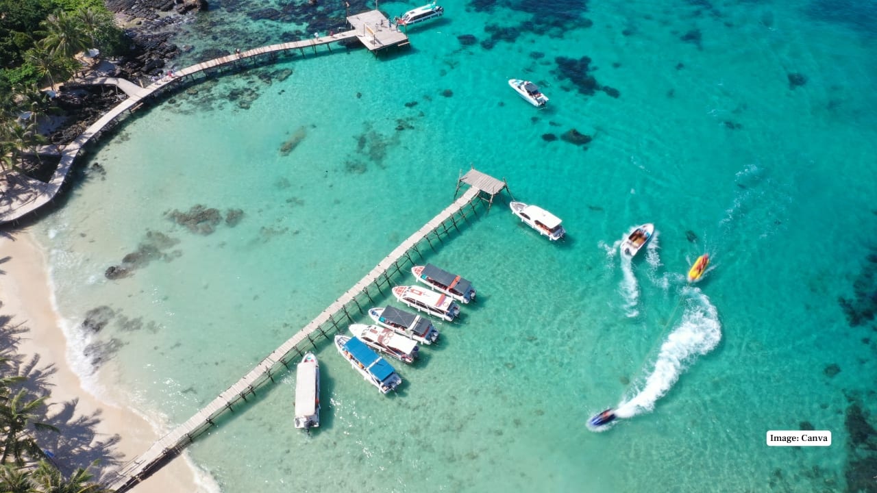 6. Phu Quoc Island Phu Quoc is a paradise unknown to many, but situated in Vietnam, with its silent beaches, coral reefs and luxurious hotels. Couples have the time to visit the local night markets or relax in peaceful beachfront villas. (Image: Canva)