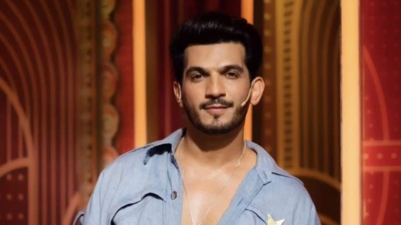 Rise and Fall winner: Arjun Bijlani takes the winner's trophy along with a prize money of Rs 28 lakh