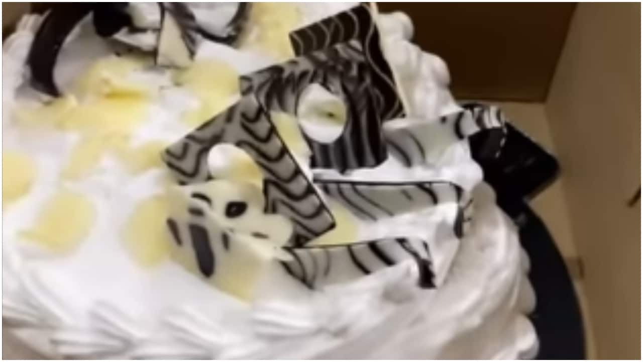 'Mirzapur is not for beginners': Bakery sends cheesecake covered with Amul slices. Internet in splits