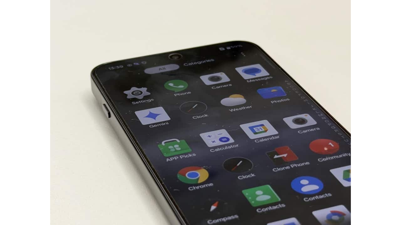 Design: Subtle, not showy The visual refresh feels more mature. With Flux Theme 2.0, dynamic wallpapers, and translucent panels, OxygenOS 16 strikes a nice balance between colour and calm. It’s modern, responsive, and distinct — without losing its Android roots.