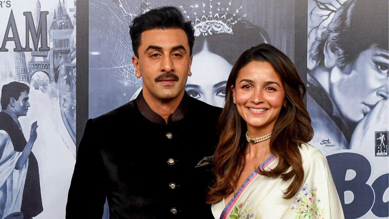 Ranbir Kapoor, Alia Bhatt welcome Lord Ganesha idol by renowned sculptor Arun Yogiraj for their new Mumbai home; Latter says 'They both invited me for lunch...'
