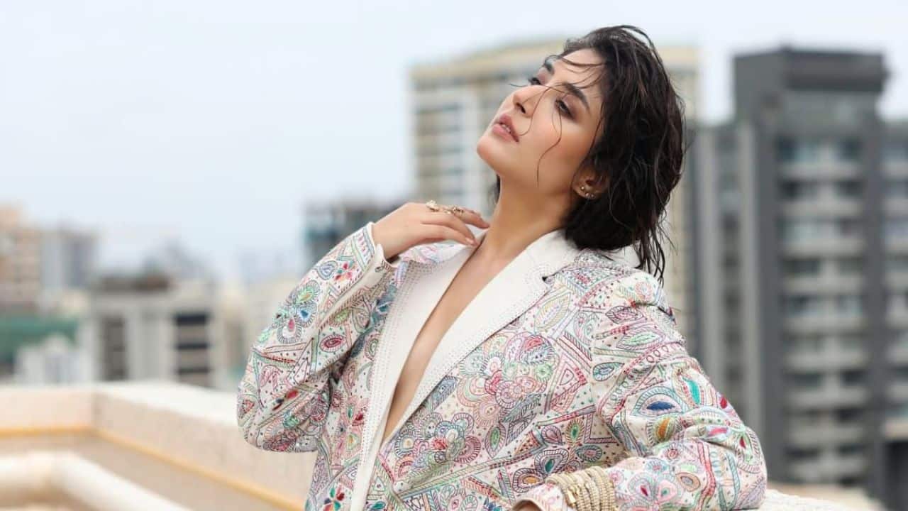 Kritika Kamra Kritika Kamra celebrates modern Diwali with an elegant Indo-Western style, wearing a striking long jacket as the main focus and crisp white pants. The jacket offers a modern, elegant take on traditional festive attire with its multi-hued, intricate kashida or Phulkari-style embroidery. Her understated hairstyle and chunky gold bangles are the only accessories that draw attention away from the coat's exquisite craftsmanship, making it a sophisticated and potent choice for any modern Diwali celebration.