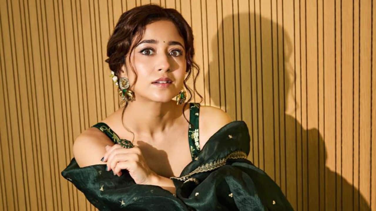 Shweta Tripathi Shweta Tripathi shines in a bottle-green Munga silk Anarkali from Anjana Bohra. The outfit’s floral-geometric patterns, delicate embroidery, and her beautiful dupatta are a perfect match for Diwali. A green stone earring, along with a gajra-adorned bun, and a bindi complete her elegant, festive look.