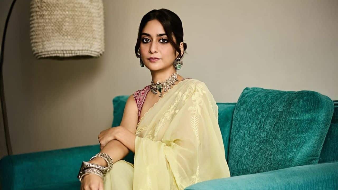 Tanya Maniktala Tanya Maniktala offers a refreshing take on traditional festive with her elegant, butter-yellow saree, making a perfect style statement for Diwali celebration. The fabric of the Kasmai Pankhuri Meera Saree from Torani, with a delicate decorated work gives a soft, luminous glow makes it ideal for the festival of lights. The actress contrasts her pastel saree with a vibrant, embroidered pink bralette, adding a contemporary pop of colour and texture to the classic drape.