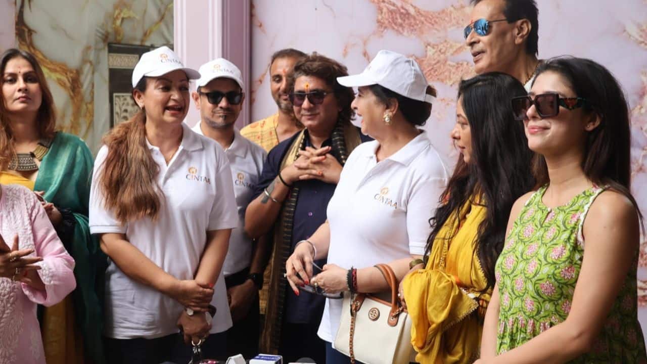 Felicitation Even the members of CINTAA visited Rajan Shahi, where he felicitated veteran actors Deepak Parashar, Poonam Dhillon, and Upasana Singh.