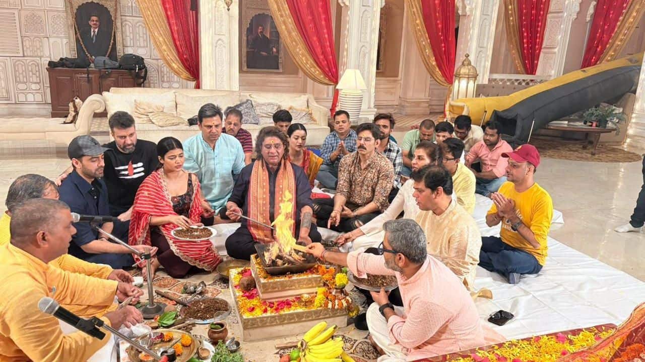 Special pooja Just like his shows, producer and director Rajan Shahi believes in celebrating each and every festival in a grand way. As Diwali sets in, he organised a special havan on the sets of his shows – Yeh Rishta Kya Kehlata Hai and Anupamaa – along with the other cast members. Special pooja Just like his shows, producer and director Rajan Shahi believes in celebrating each and every festival in a grand way. As Diwali sets in, he organised a special havan on the sets of his shows – Yeh Rishta Kya Kehlata Hai and Anupamaa – along with the other cast members.
