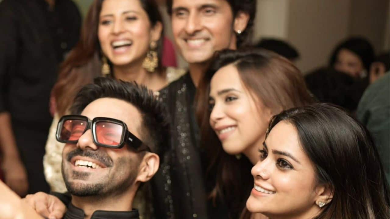 Ravi Dubey and Sargun Mehta were all smiles as they posed with **Aparshakti Khurana**, his wife **Aakriti Ahuja**, and close friends during their Diwali celebration. The group looked radiant and full of festive energy, sharing laughter and capturing the joy of the moment. Ravi and Sargun’s warmth, paired with Aparshakti’s infectious cheer, made for a perfect festive frame brimming with friendship and good vibes.