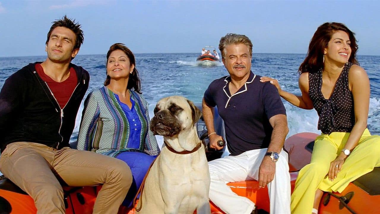 Dil Dhadakne Do (2015) Zoya Akhtar’s ensemble family drama set on a cruise depicts relationships, love, and reconciliation. Festive sequences, including Diwali, highlight the glamour and emotional undertones of family gatherings.
