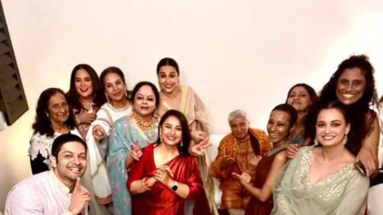 Shabana Azmi enjoys Diwali party with her "Dher Saara Pyar gang" including Vidya Balan, Dia Mirza and more: See pic