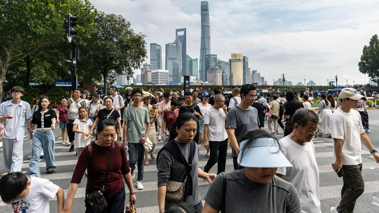 China industrial profits soar on strong output, easing deflation