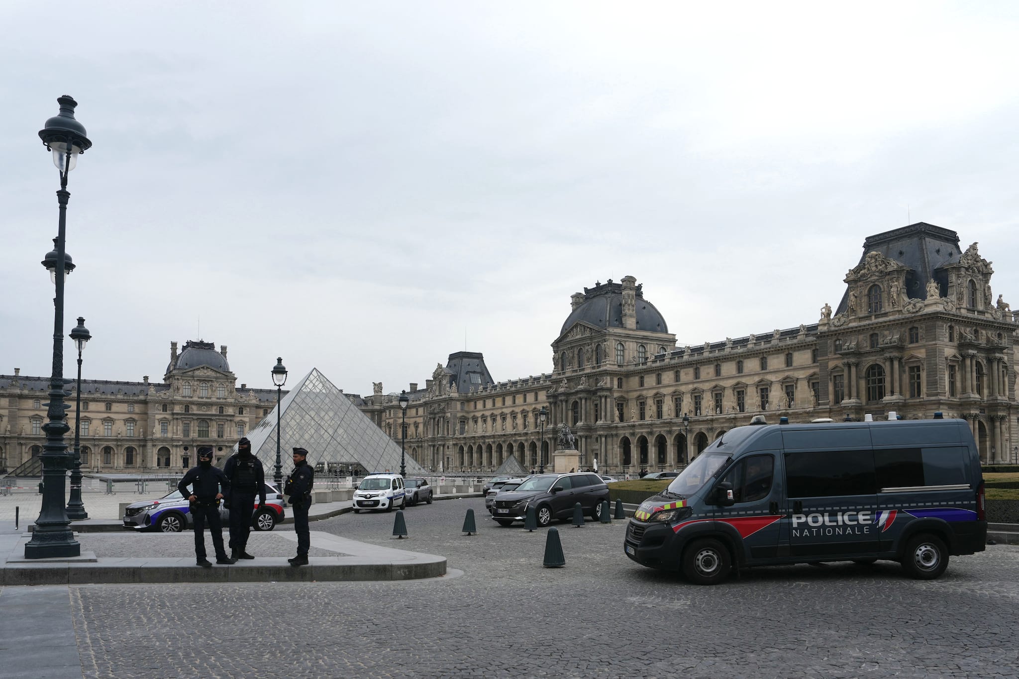 Daring daylight heist at Paris’s Louvre: Thieves steal eight priceless royal artifacts | Watch CCTV footage