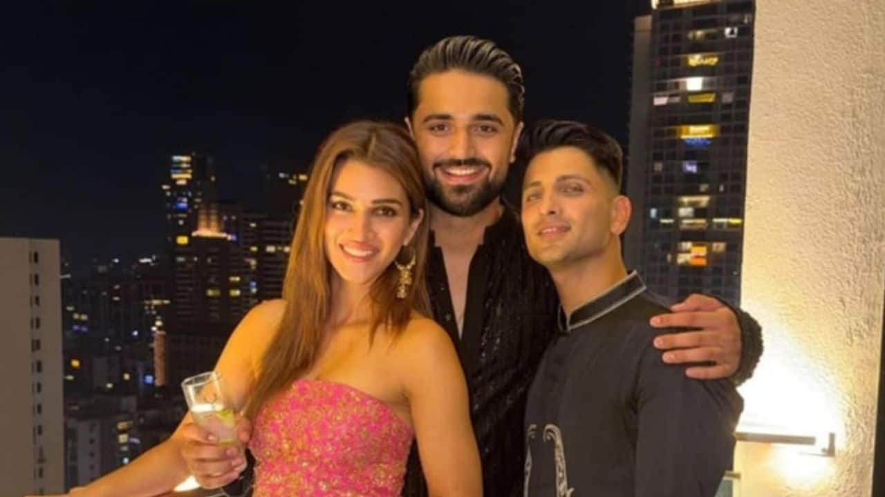 Kriti Sanon celebrates Diwali with rumoured boyfriend Kabir Bahia - view pic
