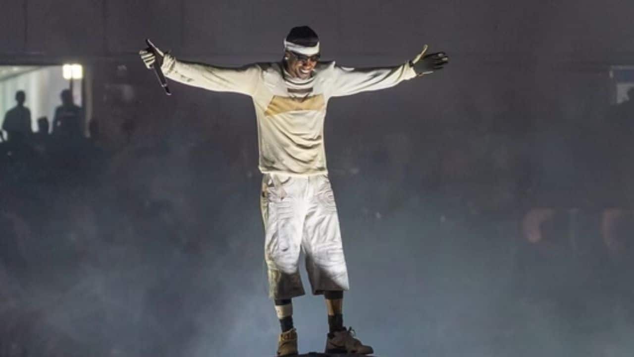 Travis Scott’s Delhi concert turns chaotic; fans jump barricades, try to pull rapper into the crowd - watch videos