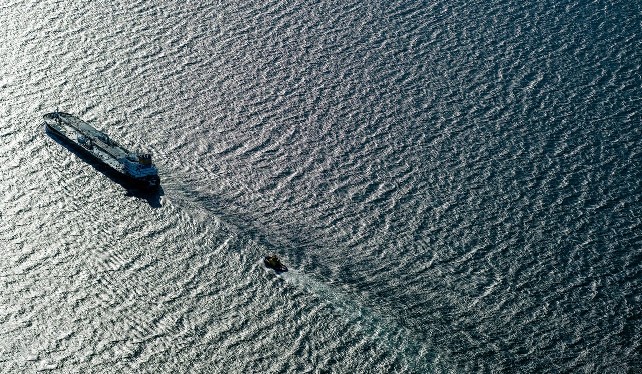 Oil’s billion-barrel sea surplus expands as output swells