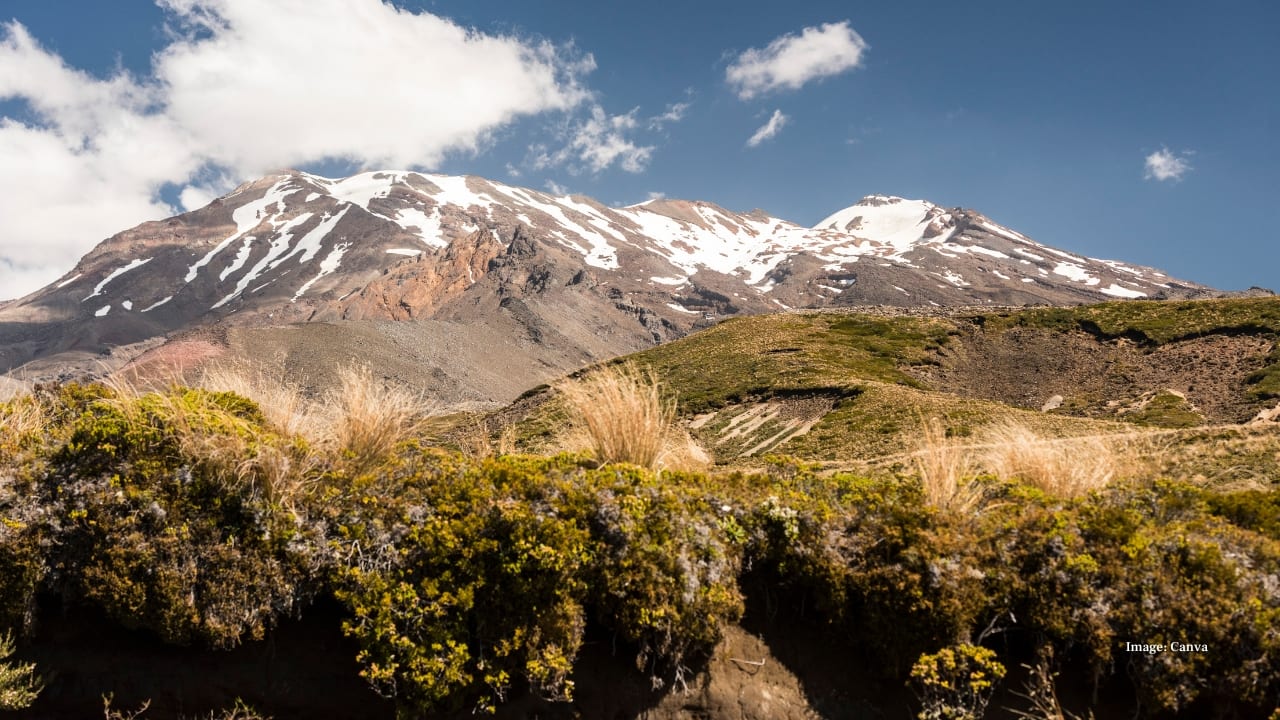 7. Tongariro Alpine Crossing, New Zealand Length: 19.4 km A day hike that feels otherworldly, the Tongariro Alpine Crossing features craters, vivid lakes, and volcanic landscapes. Starting at the Mangatepopo trailhead, you hike under the shadow of Mt Ngāuruhoe (Mt Doom from Lord of the Rings), passing the Red Crater and Emerald &amp; Blue Lakes. Panoramic views of Mt Taranaki complete the cinematic scenery. (Image: Canva)