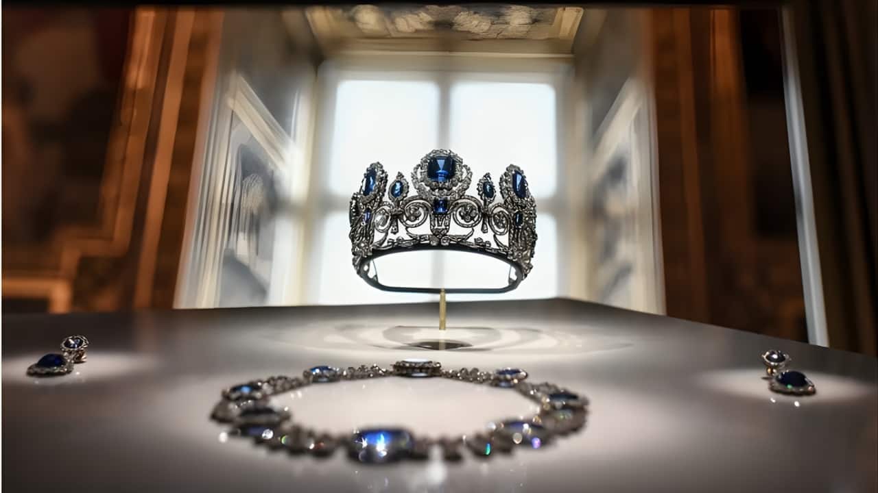 The "parure de la reine Marie-Amelie et de la Reine Hortense" (set of jewelry of Queen Marie-Amelie and Queen Hortense) (Image: AFP)
