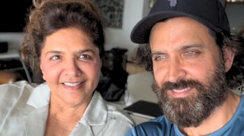 Hrithik Roshan wishes mom Pinkie Roshan