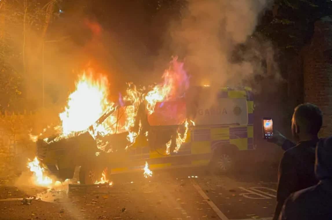 Dublin protests turn violent after alleged assault of 10-year-old by migrant; police helicopter targeted | Watch 