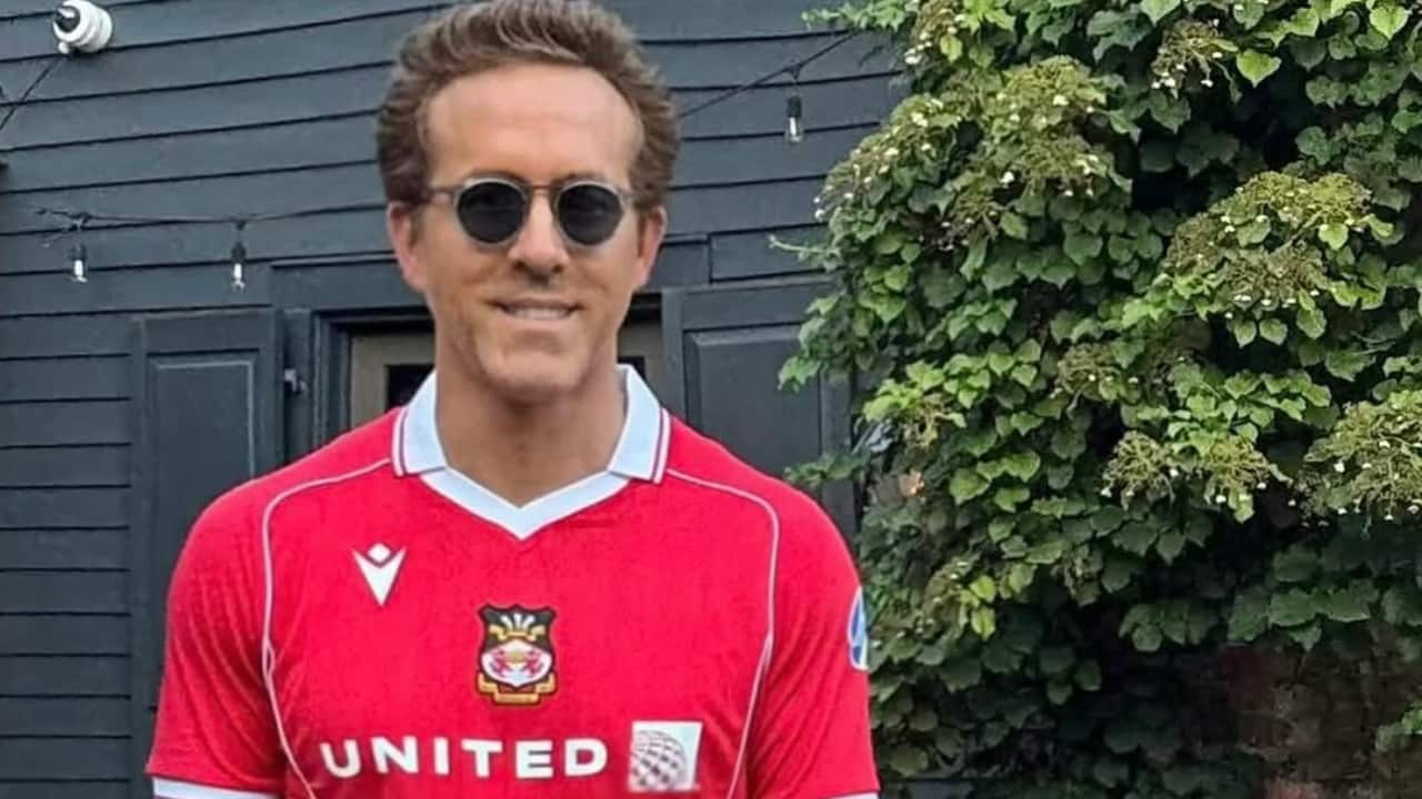 Political comments Reynolds occasionally shared opinions on politics, from Canadian policies to Hollywood issues. While some fans appreciated his candour, others accused him of overstepping celebrity boundaries. These statements sparked debates, proving that even casual remarks can become news when made by high-profile stars.