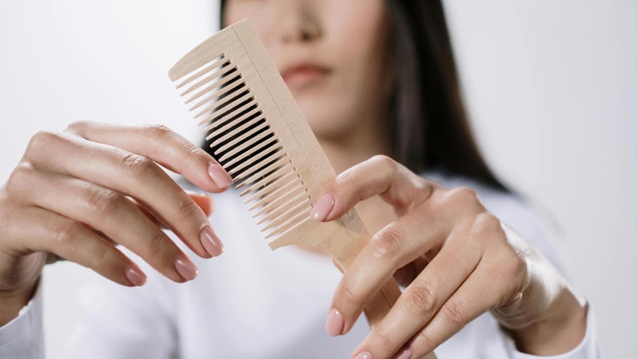 How to choose the right comb for your hair type and texture How to choose the right comb for your hair type and texture