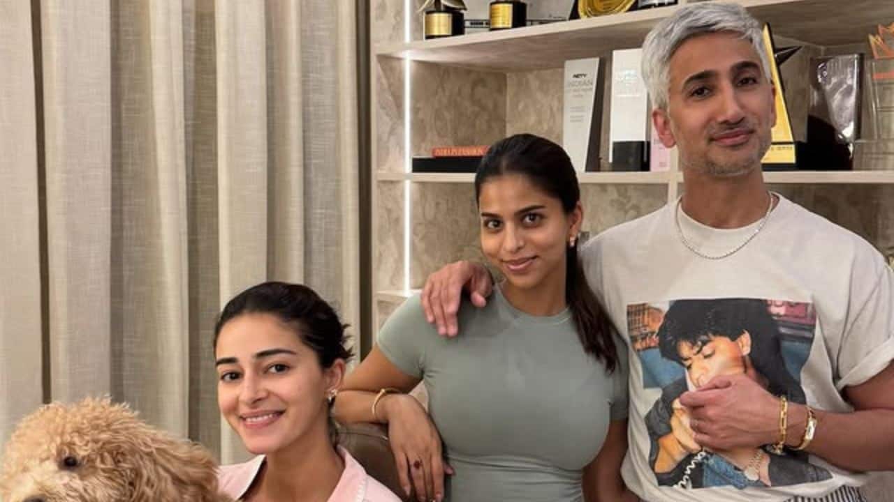 Queer Eye's Tan France poses with Suhana Khan, Ananya Panday wearing T-Shirt featuring Shah Rukh Khan; netizens call it 'iconic'