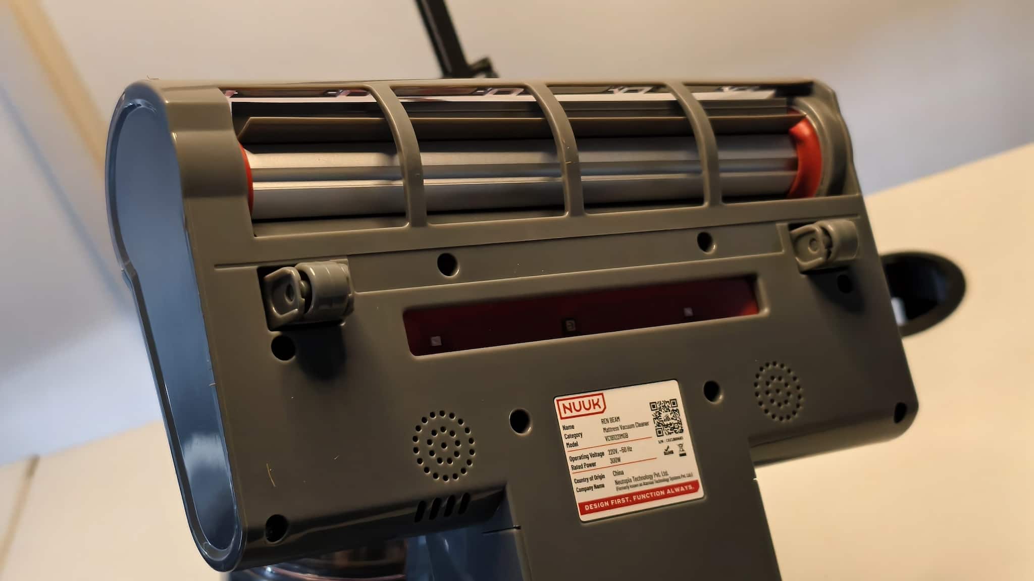 NUUK Ren Beam Mattress vacuum cleaner design rollers