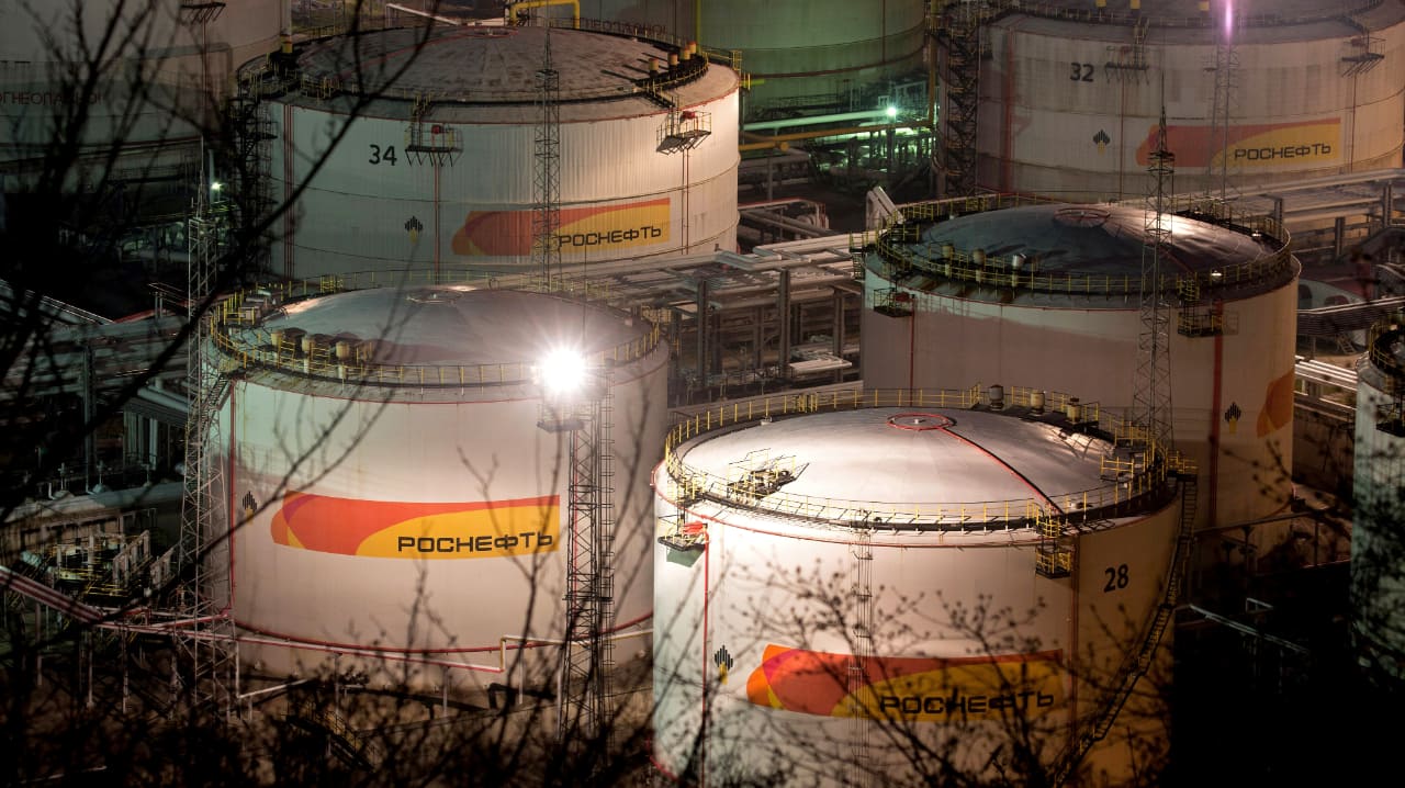 Russia’s oil business takes a hit from fight between top traders