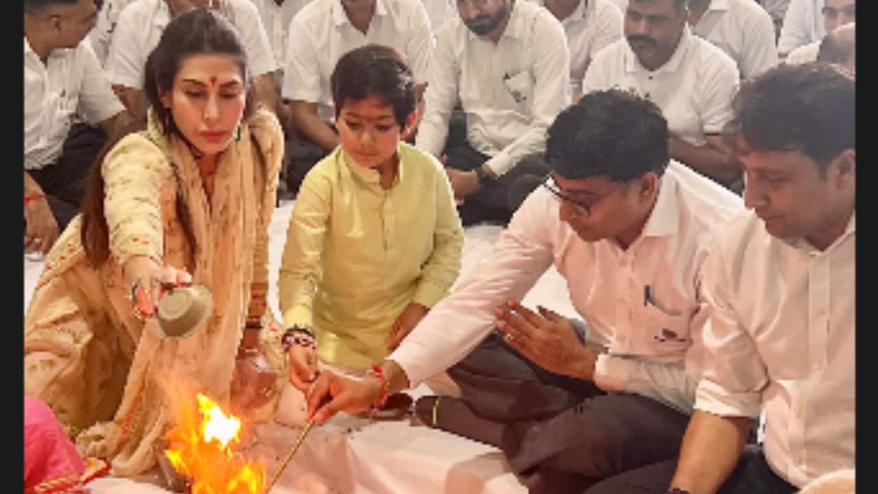 Sunjay Kapur's wife Priya Kapur performs pooja at Sona Comstar amid Rs 30,000 crore inheritance feud with Karisma Kapoor’s children
