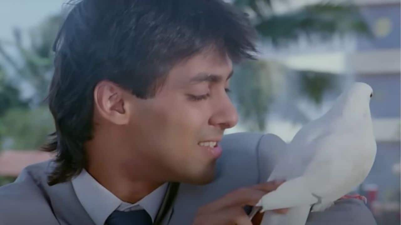 Salman Khan got emotional on the sets of Maine Pyar Kiya; Read to know more