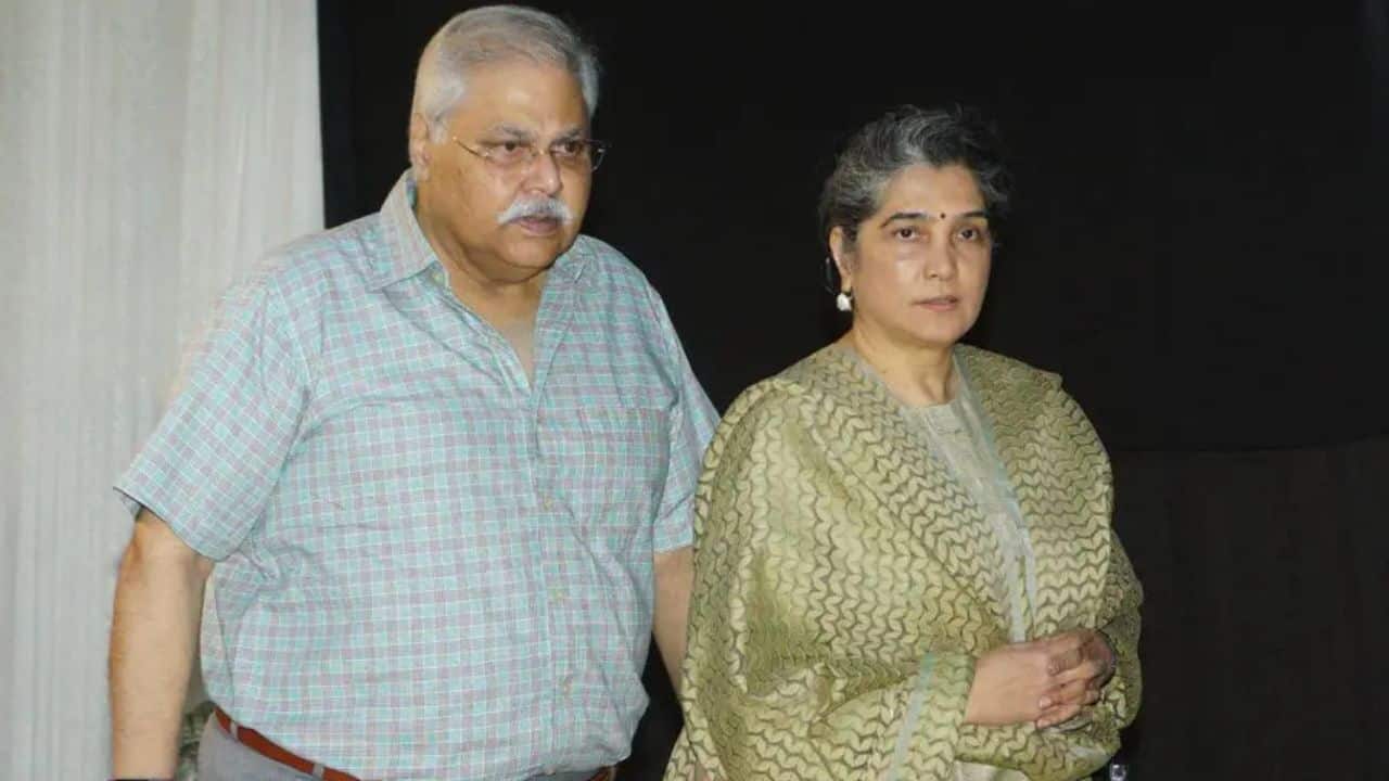 Children Despite being married for a long time, Satish Shah and his, wife Madhu, did not have any children, but they maintained a very private and close decades-long relationship.