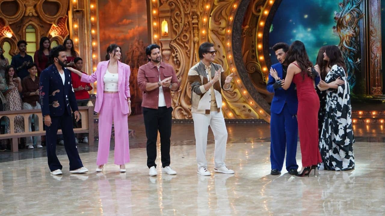 Promotions of Masti 4 The cast of Masti 4 had a gala time promoting their upcoming movie while playing fun games with the participants too. The episode is surely going to be a roller coaster ride for the audience. 