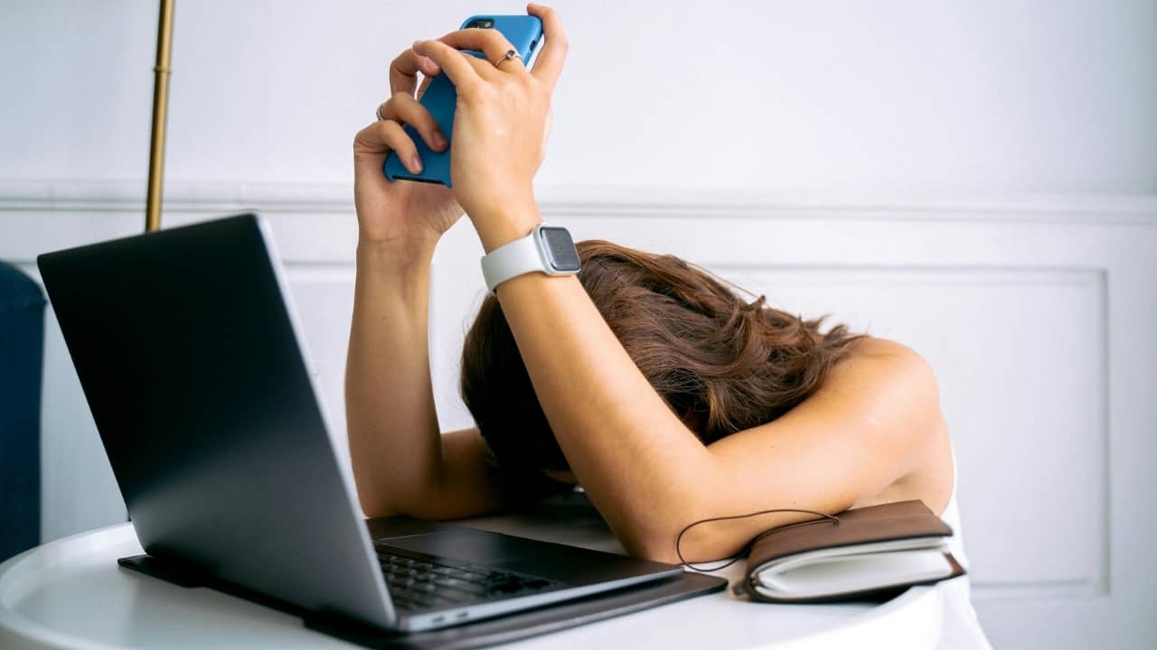 Women can turn work stress into power without burning out or breaking down, top educator tells you how Women can turn work stress into power without burning out or breaking down, top educator tells you how
