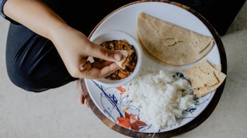 Fitness trainer shares the number of chapatis and rice one should have in a day in order to lose weight