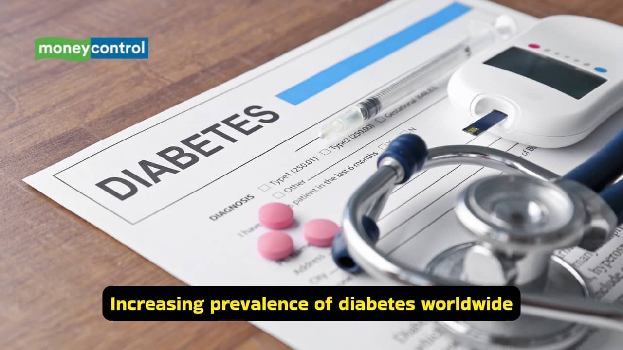 Diabetic foot symptoms, causes, and how to avoid this common diabetes mellitus complication