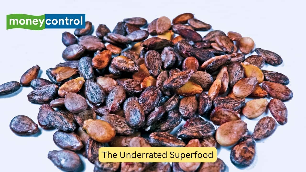 The Underrated Superfood Most of us love the juicy sweetness of watermelon, but toss away the seeds. Nutritionists say that’s a big miss — these tiny seeds are packed with magnesium, iron, zinc, protein and healthy fats that boost heart, metabolism and skin health. (Image: Canva)