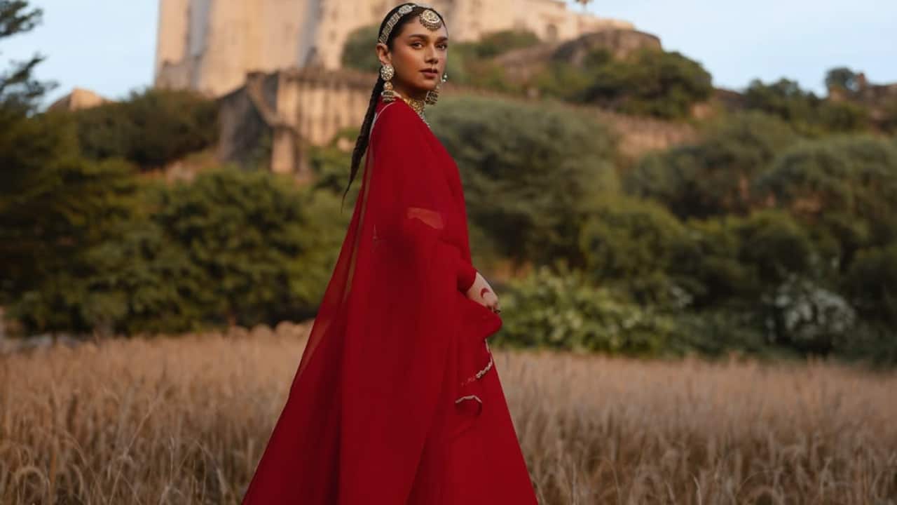 Red Lehenga Wearing a full-sleeved blouse and a red lehenga, Aditi looked like she was in a period drama. Aditi's choice of a royal jewellery set further accentuated the outfit's definition, which was further enhanced by the intricate details around the skirt.