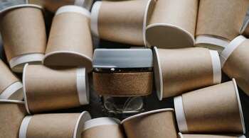 Most disposable coffee cups contain a thin plastic coating that can shed microplastic particles when exposed to hot drinks, posing hidden health risks including inflammation and hormonal disruption. (Image: Pexels)