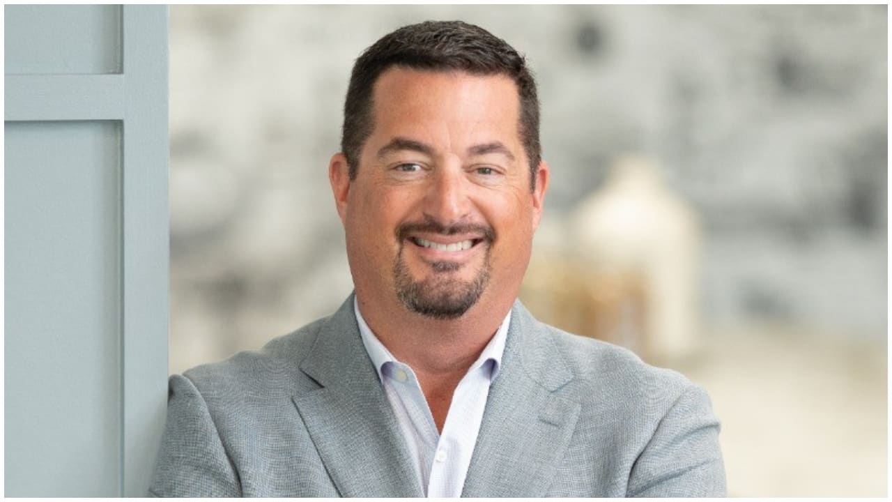 'Blows new employees away': This CEO eats lunch with staff, thanks employees with handwritten notes 'Blows new employees away': This CEO eats lunch with staff, thanks employees with handwritten notes