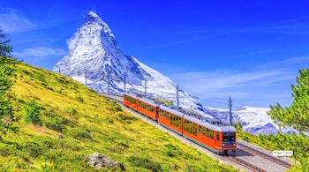 Anupam Kher enjoys the snowy serenity of Jungfrau, Switzerland’s “Top of Europe,” while paying tribute to Yash Chopra’s cinematic legacy in the Alps.