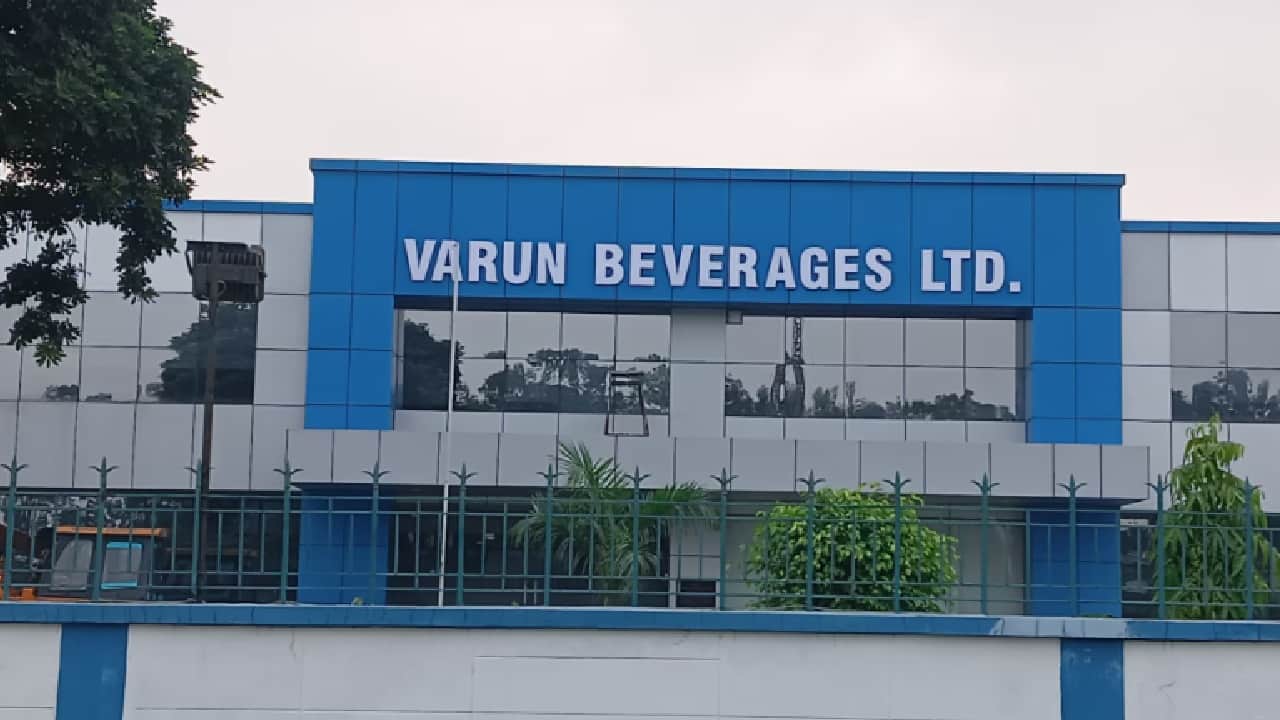 Varun Beverages rises 6% as firm announces partnership with Carlsberg for beer business in Africa, Q3 PAT jumps 19% Varun Beverages rises 6% as firm announces partnership with Carlsberg for beer business in Africa, Q3 PAT jumps 19%