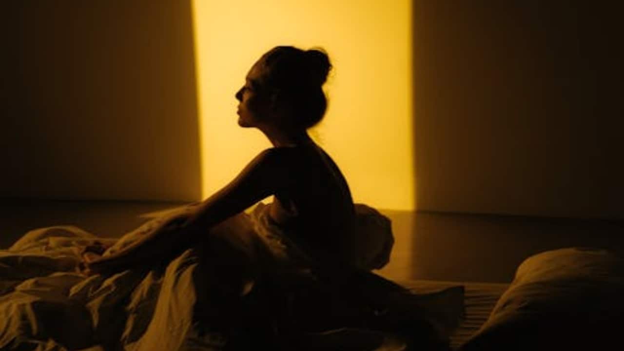 Sleeping for less than 6 hours every night? Doctors have a warning that you must not ignore