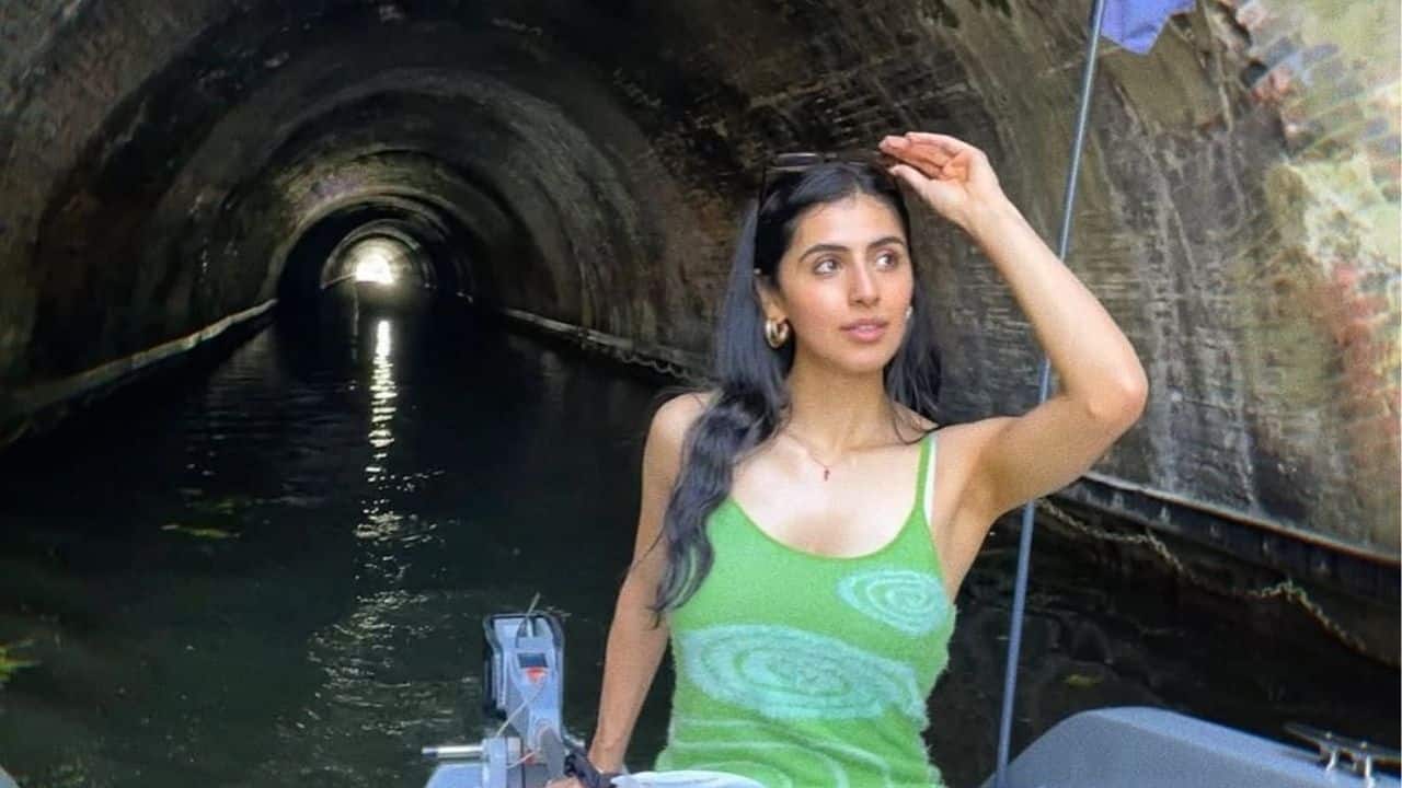 Who is Simar Bhatia? Akshay Kumar’s niece ready to make her bollywood debut with Ikkis Who is Simar Bhatia? Akshay Kumar’s niece ready to make her bollywood debut with Ikkis