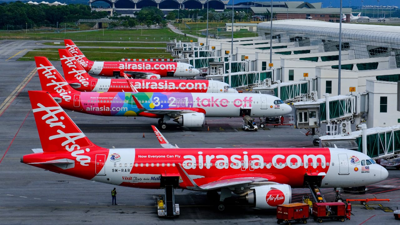 AirAsia plans up to $600 million bond to replace private credit