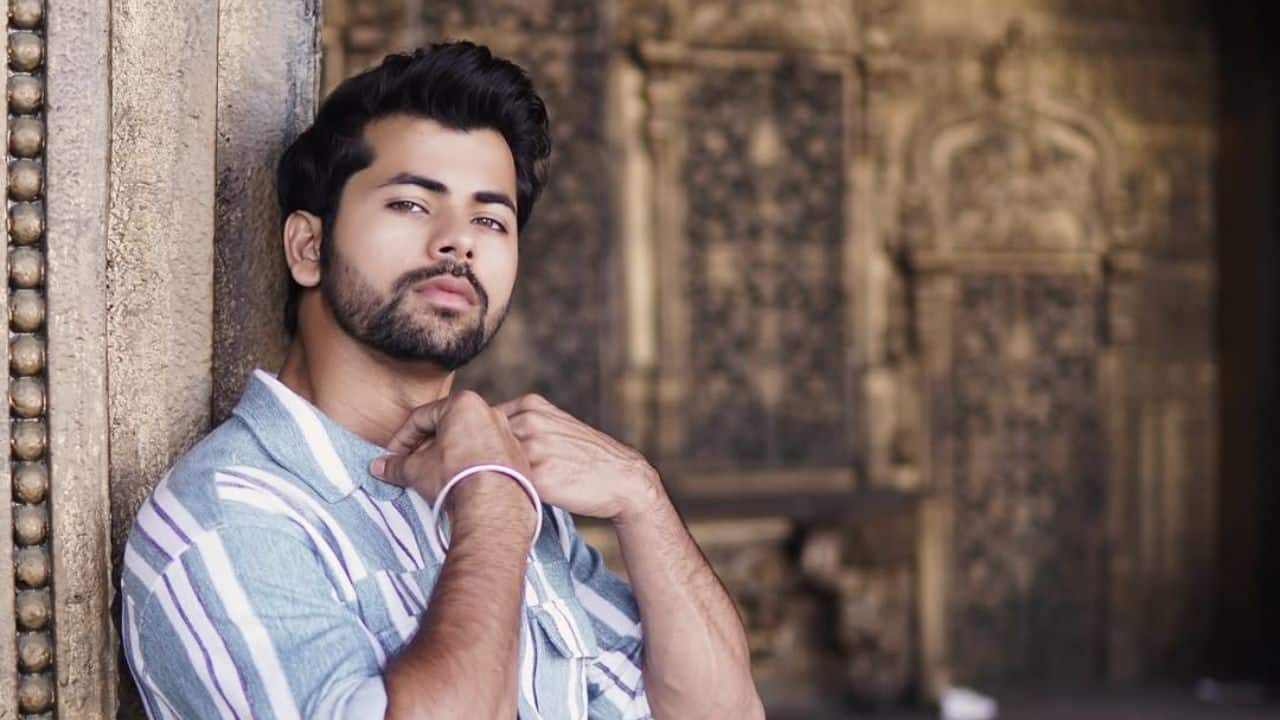 Siddharth Nigam Siddharth rose to prominence and amassed a sizable fan base after transitioning from being a young actor to starring in multiple productions. The actor just secured a significant role in the Salman Khan film Kisi Ka Bhai Kisi Ki Jaan. Both his admirers and critics praised his performance. At the age of 22, the Aladdin star posted a photo of himself realizing his ambition on Instagram.