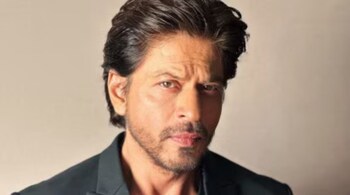 Shah Rukh Khan fan threatens to drink Phenyl for not getting a 'Reply', SRK says 'no, just have Thums Up please’