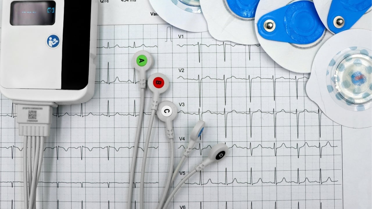 Cardiologist warns against 5 habits you think are harmless but are taking a toll on your heart