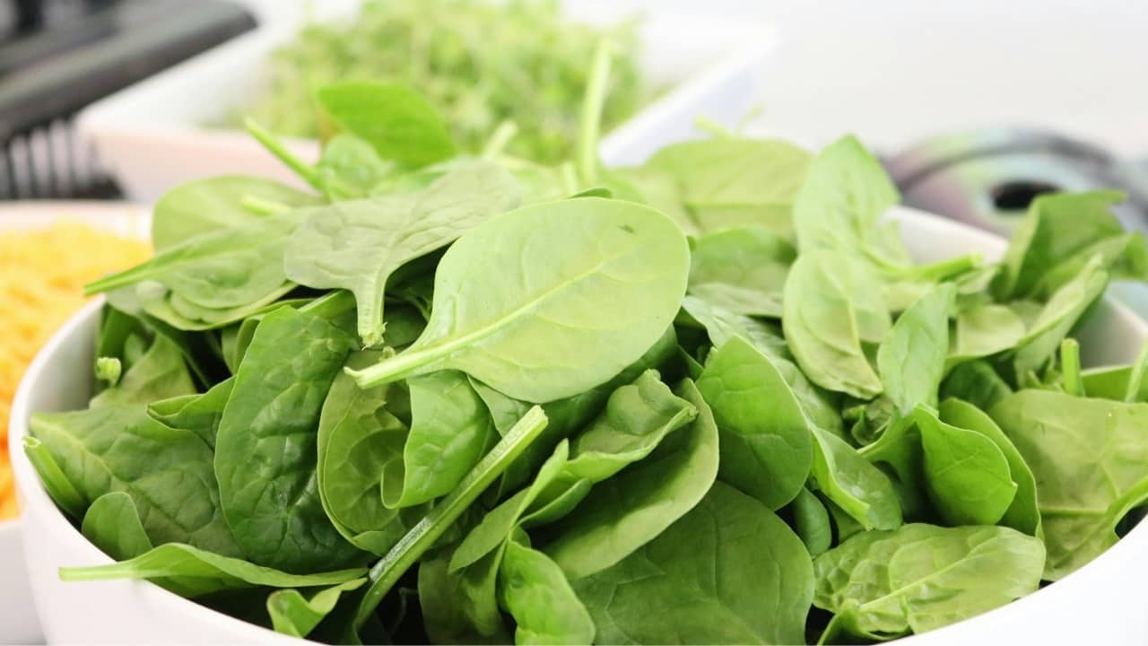 Top 10 reasons why you should add spinach to your winter diet