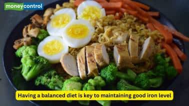 Mixed Diet A diet with meat, seafood, and vitamin C allows around 14–18% iron absorption, while vegetarian diets absorb only 5–12%. Balanced food combinations are the key to maintaining steady iron levels. 