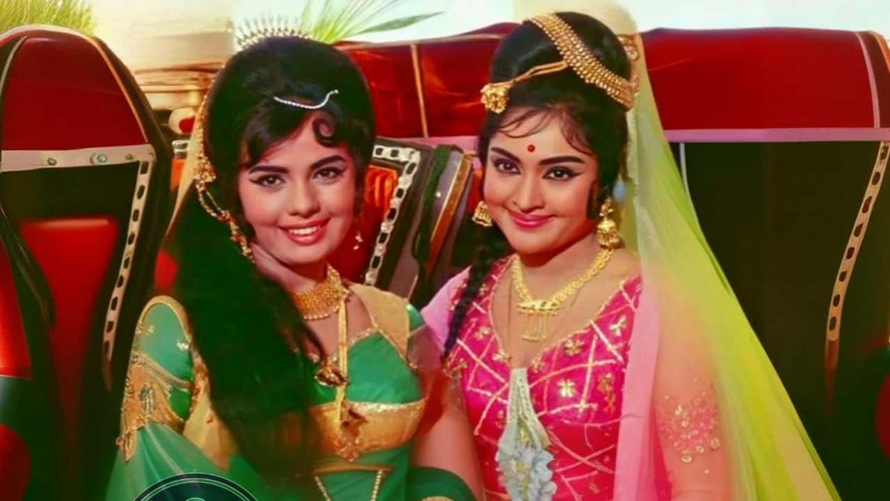 When Mumtaz revealed Vyjayanthimala didn’t talk to her on the set, said, 'Vo log bade the, hum chote the, Waheeda Rehman ji down to earth thi..." When Mumtaz revealed Vyjayanthimala didn’t talk to her on the set, said, 'Vo log bade the, hum chote the, Waheeda Rehman ji down to earth thi..."