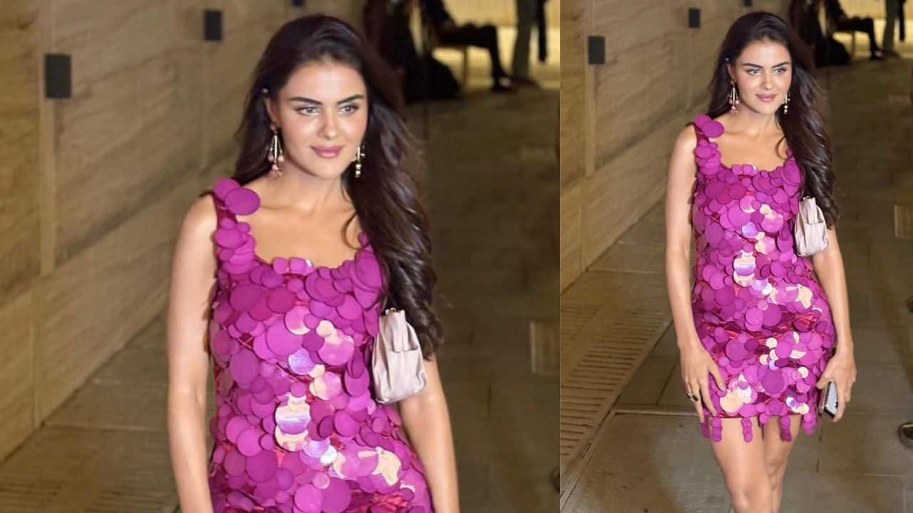 Priyanka Chahar Chaudhary  The actress dazzled in a glittery dark violet coloured sequined one piece outfit and she looked breathtaking. She let her hair loose and wore minimal make-up to keep her look simple and classy. 